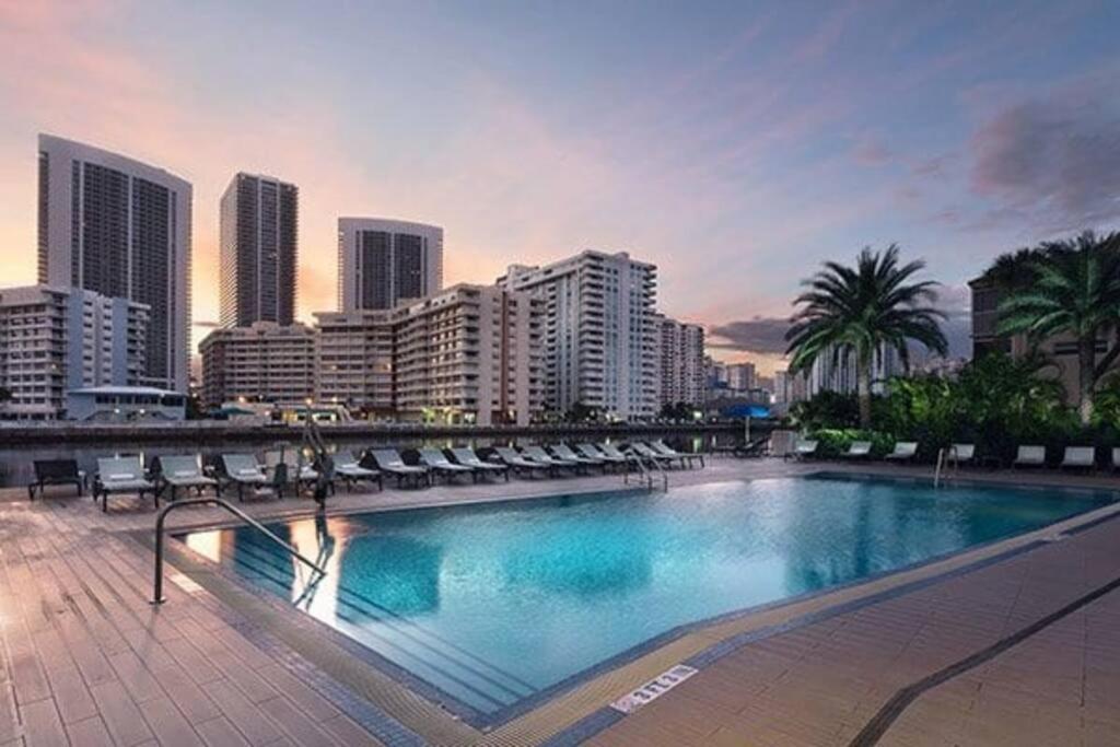 Ocean Views - Pool & Gym - Pet Friendly - Close To Beach Hallandale Beach Eksteriør bilde