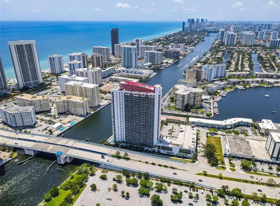 Ocean Views - Pool & Gym - Pet Friendly - Close To Beach Hallandale Beach Eksteriør bilde
