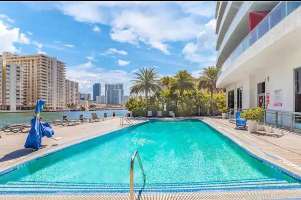 Ocean Views - Pool & Gym - Pet Friendly - Close To Beach Hallandale Beach Eksteriør bilde